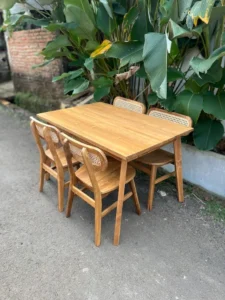 set-meja-makan-jati-minimalis-rotan